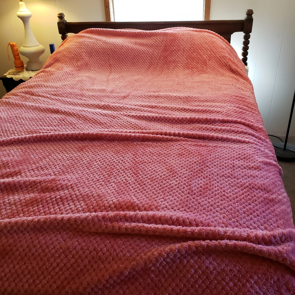 Berkshire Plush Fleece Blanket Nubby Texture Salmon Pink. 86" x 60". Full Size